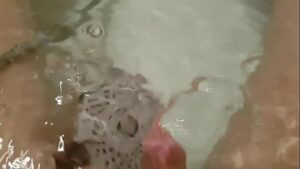 Sexo debaixo d\'água gay pornô