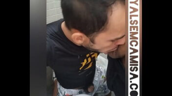 Sexo gay amador banheiro xvideos