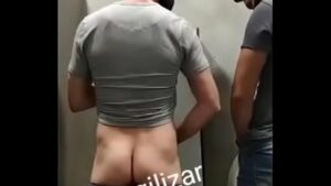 Sexo gay banheiro lojas americanas