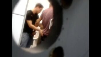 Sexo gay marido flagra na banheira