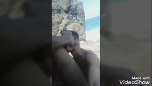 Sexo gay na praia mole
