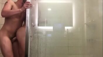 Sexo gay no banheiro flagra real