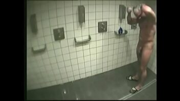 Sexo gay no chuveiro pornhub