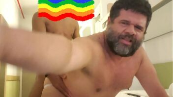 Sexo gay peito gordo