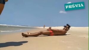 Sexo gay rola na praia