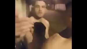 Sexo video gay de novinho colocando calmante na bebida
