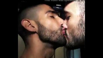 Silhueta beijo gay tattoo