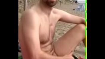 Topless gay praia