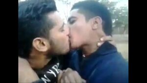 Veideos gay kiss