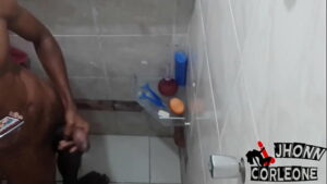 Video amador caseiro homens tomando banho gay