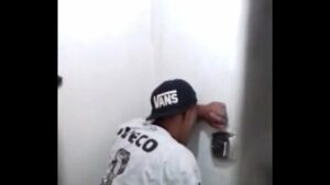 Video amador no banheiro russia gay