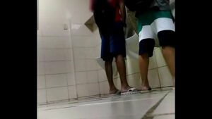 Video de gay japones novinho dando no banheiro