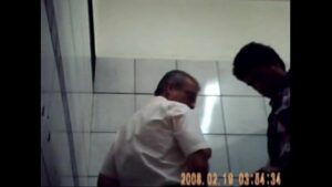 Video de transa gay no banheiro porno xnxx profissional