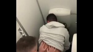 Video gay amador mandas no banheirão