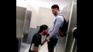 Video gay banheiro publico bare
