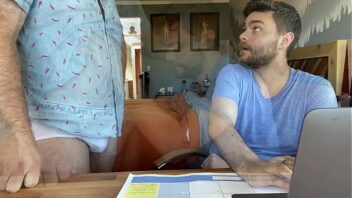 Vídeo gay com homens peludos e gostosos