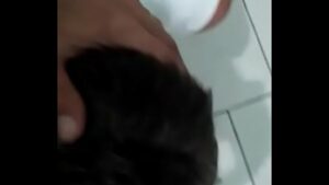 Video gay excitante no banheiro de rodoviaria