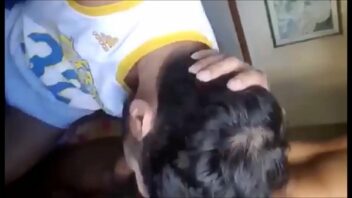 Video gay garoto com tesão e sendo bolinado