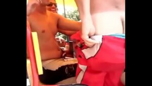 Video gay gostosos de sunga na praia