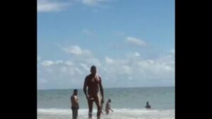 Video gay na praia de nudismo