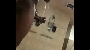 Video gay negao filma tomando banho