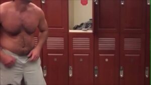 Video porn gay espiando no banheiro