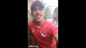 Vídeo pornô gay com novinhos na favela
