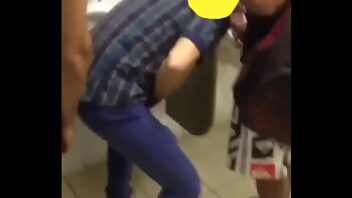Video porno gay espiando banheiro