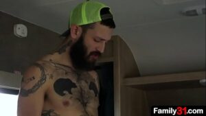Video porno pai pega filho gay