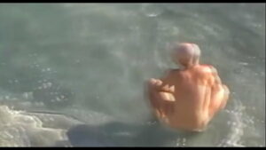 Video porno quadrinho gay na praia nudismo