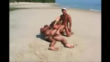Video porno qualdrinho passando brozeador gay praia