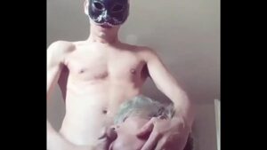 Vídeo pornor gay oica engolindo pica