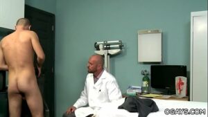Videos gay medico pegando paciente desmaiado