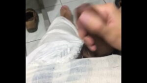 Videos gays garoto foi bater uma punheta perto do amifo