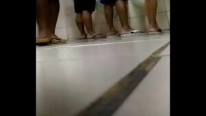 Videos novos pegaçao gay banheiro publico