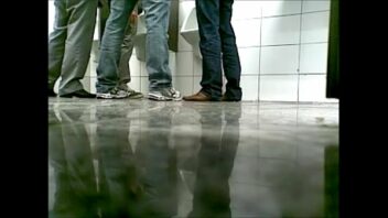 Videos pegação gay em banheiros
