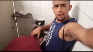 Videos porno gay no banheirão publico sacanages