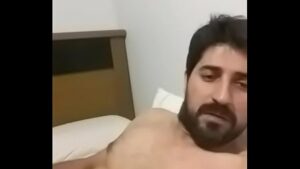 Vovô na sauna comendo cu do gay barbudo