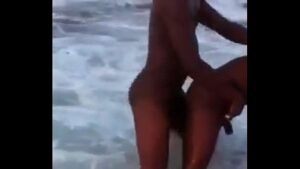 X vídeo daddy fudendo gay na praia