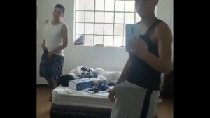 X video olhando primo gay