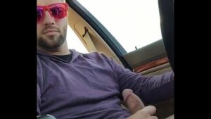 X video punheta gay escondido no carro