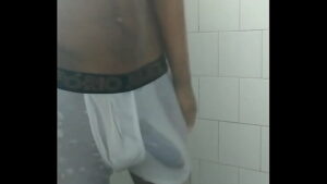 X vídeos gay brasil banho de mangueira