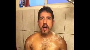 X videos gay no banho