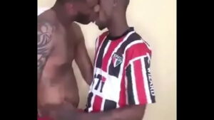Xvideo gay brasil beijo