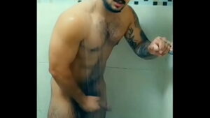 Xvideos gay brincando roludos no banho