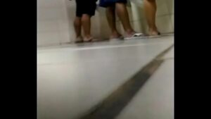 Xvideos gay mostrado no banheiro