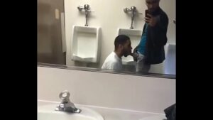 Xvideos gay no banheiro do shopping