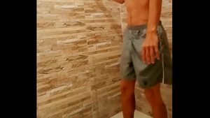 Xvideos gay punheta no banho moleque