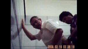 Xvideos gays amadores no banheiro