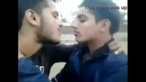 Beijo entre amigos gay